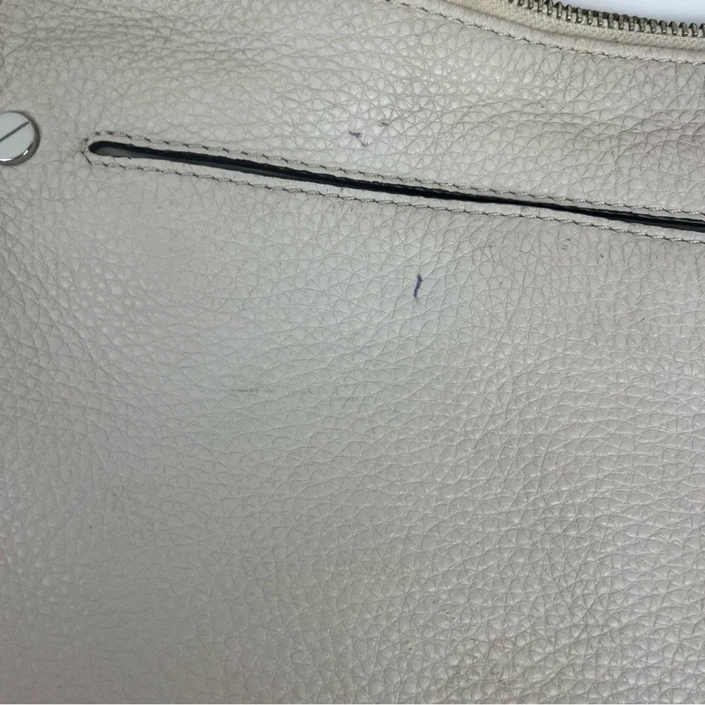 Micheal Kors cream leather shoulder bag w/crossbody strap